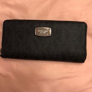Michael Kors wallet. Perfect condition!